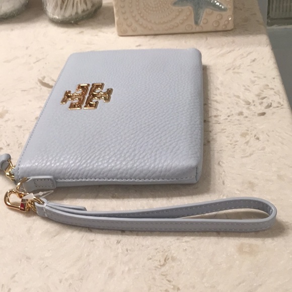 ❌SOLD❌Tory Burch Britten Lrg zip Wristlet, Seltzer - Picture 2 of 8